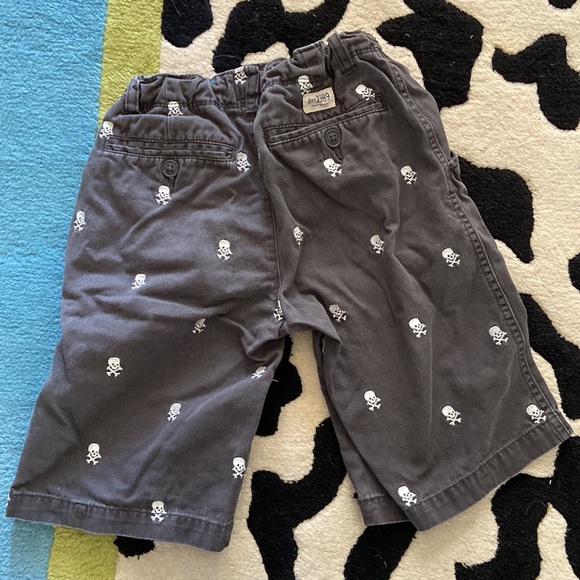 Boys charcoal grey embroidered skull & crossbones shorts SZ 10 children’s place - Picture 3 of 7